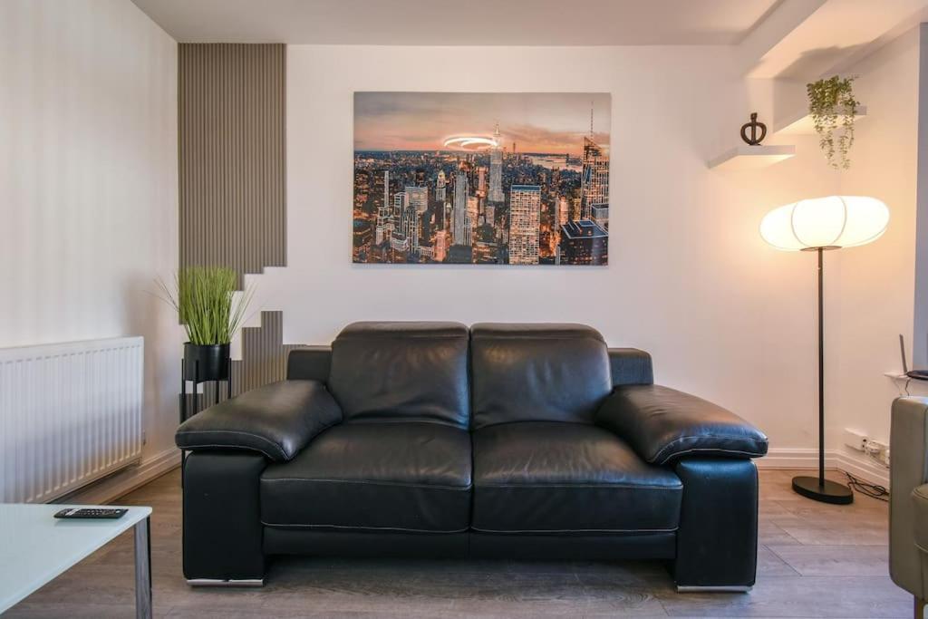 Holiday home Modern Home: Heart Of Blackburn *