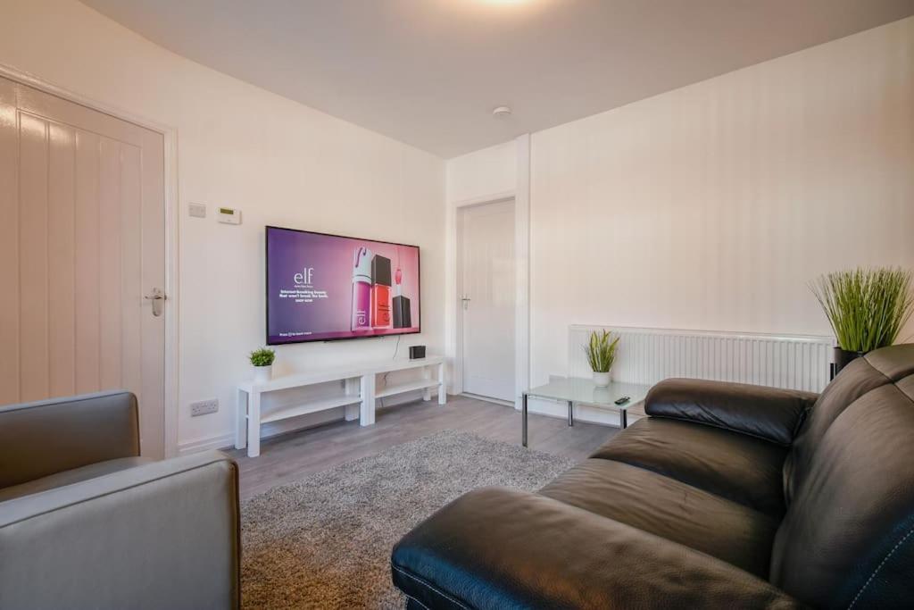 Modern Home: Heart Of Blackburn Holiday home
