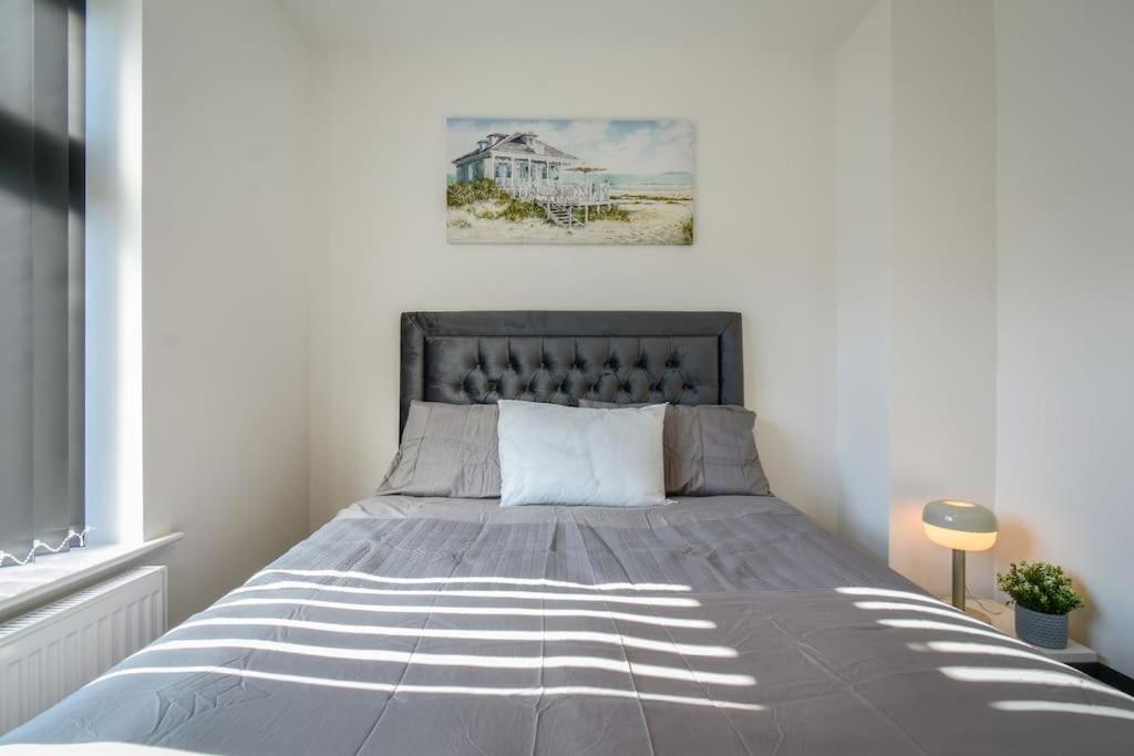 Modern Home: Heart Of Blackburn Holiday home