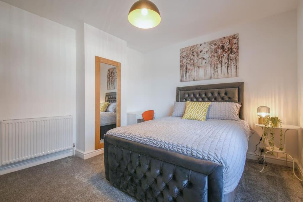 Holiday home Modern Home: Heart Of Blackburn